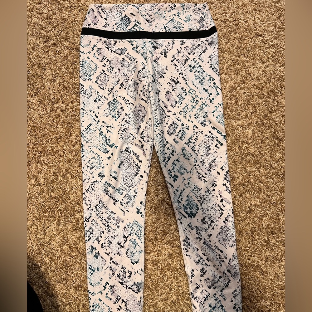 Fabletics bundle!! - Picture 11 of 16